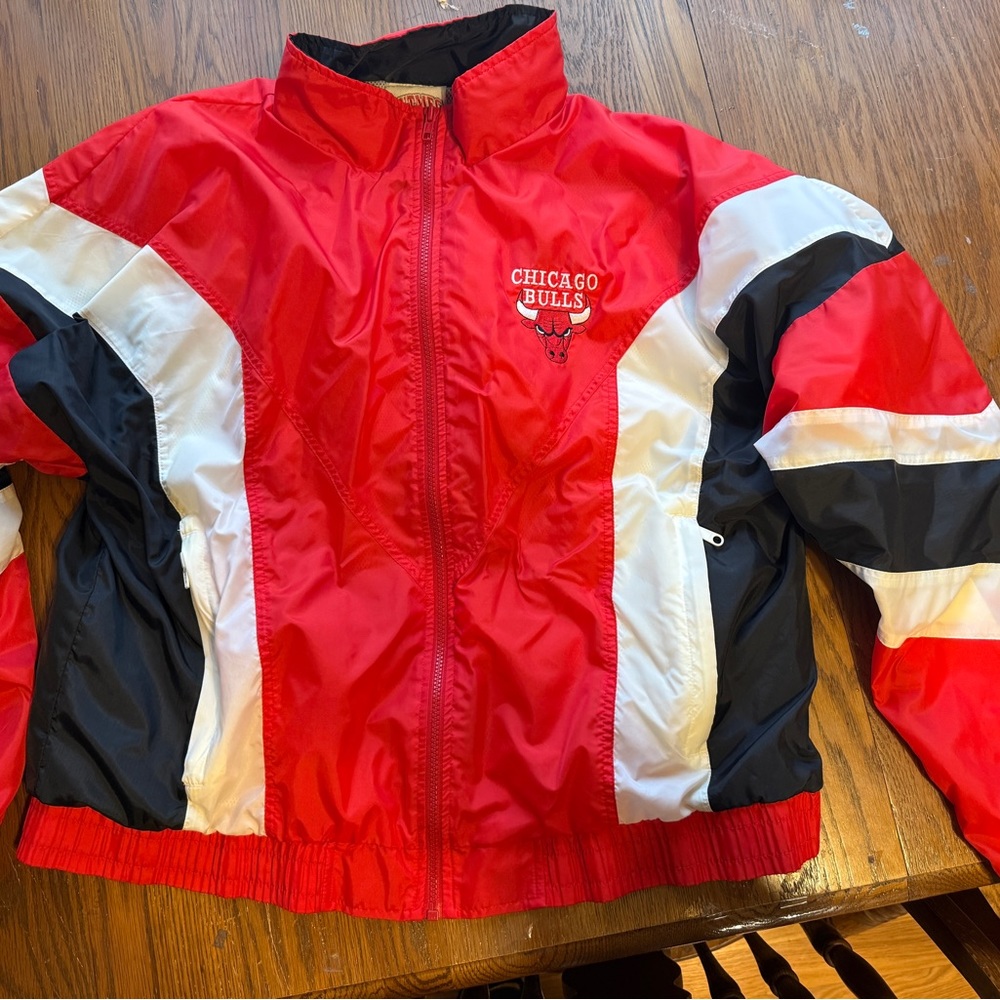 Chicago Bulls Jacket with Full-Zip and Hiding Hood